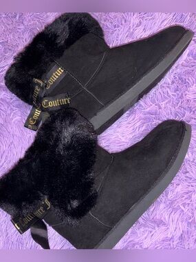 Juicy Couture KING Black Faux Fur Trim Ribbon Pull On Faux Suede Ankle Bootie 8